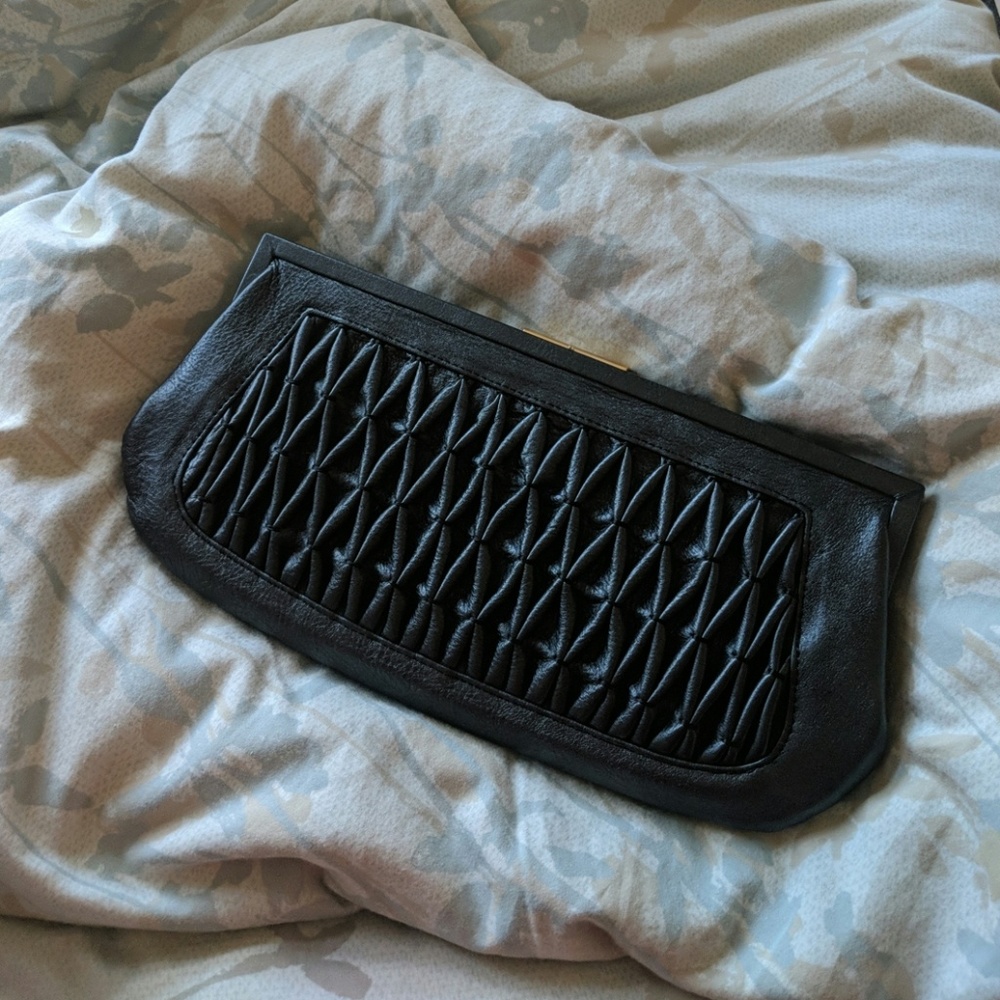 Like New Goldenbleu Leather Black Clutch bag